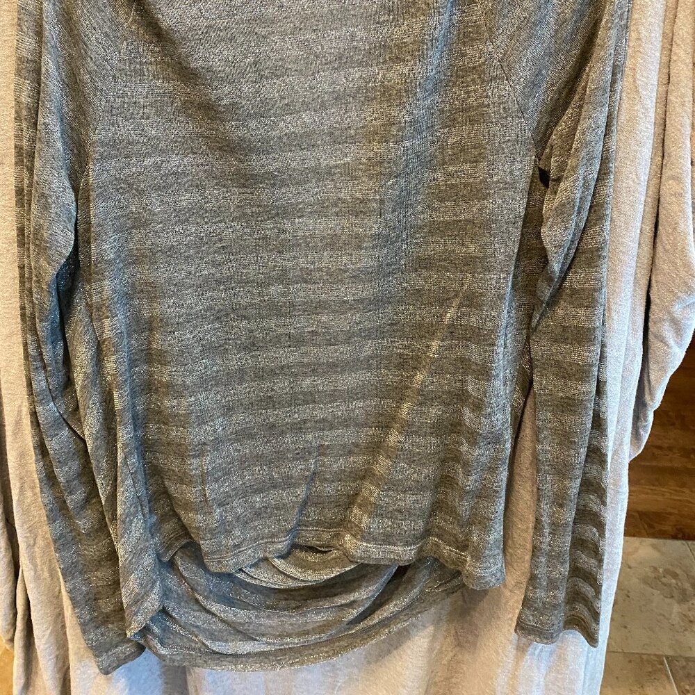 Splendid Womens long sleeve silver/gray striped cowl neck top, size Small (S) - Picture 9 of 9